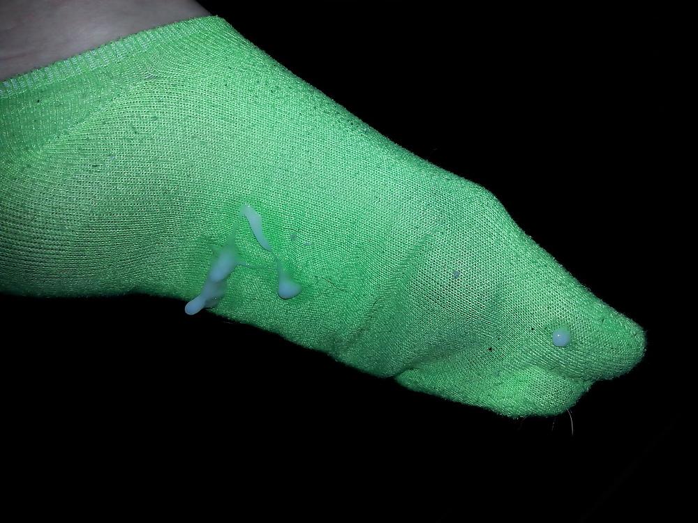 12P Cum on nylon and sock soles