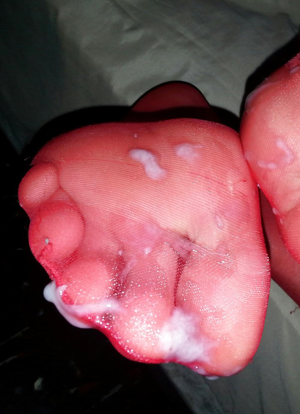 12P Cum on nylon and sock soles
