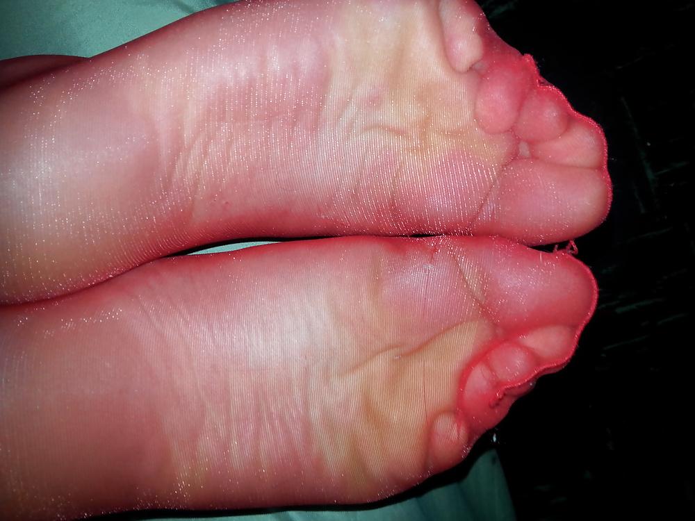 12P Cum on nylon and sock soles