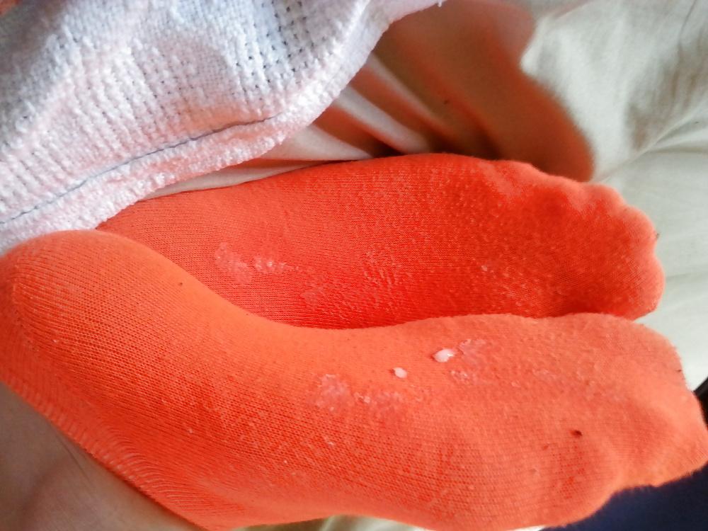 12P Cum on nylon and sock soles