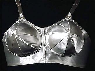 25P TIT,S AND BRA PICS. !!!