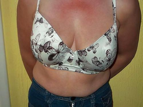 25P Woman their sell bra on the net 