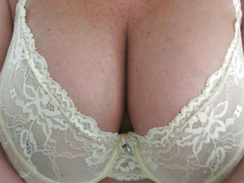 25P Woman their sell bra on the net 