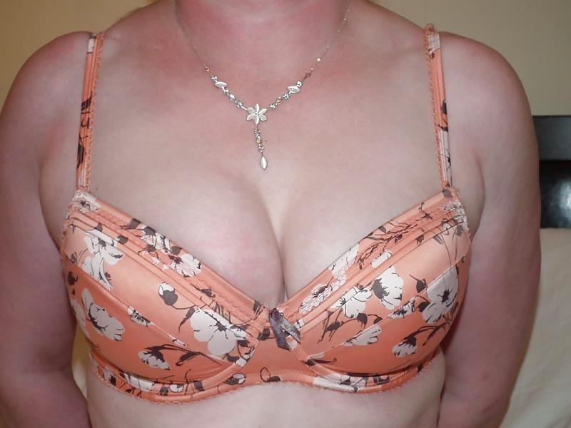 25P Woman their sell bra on the net 