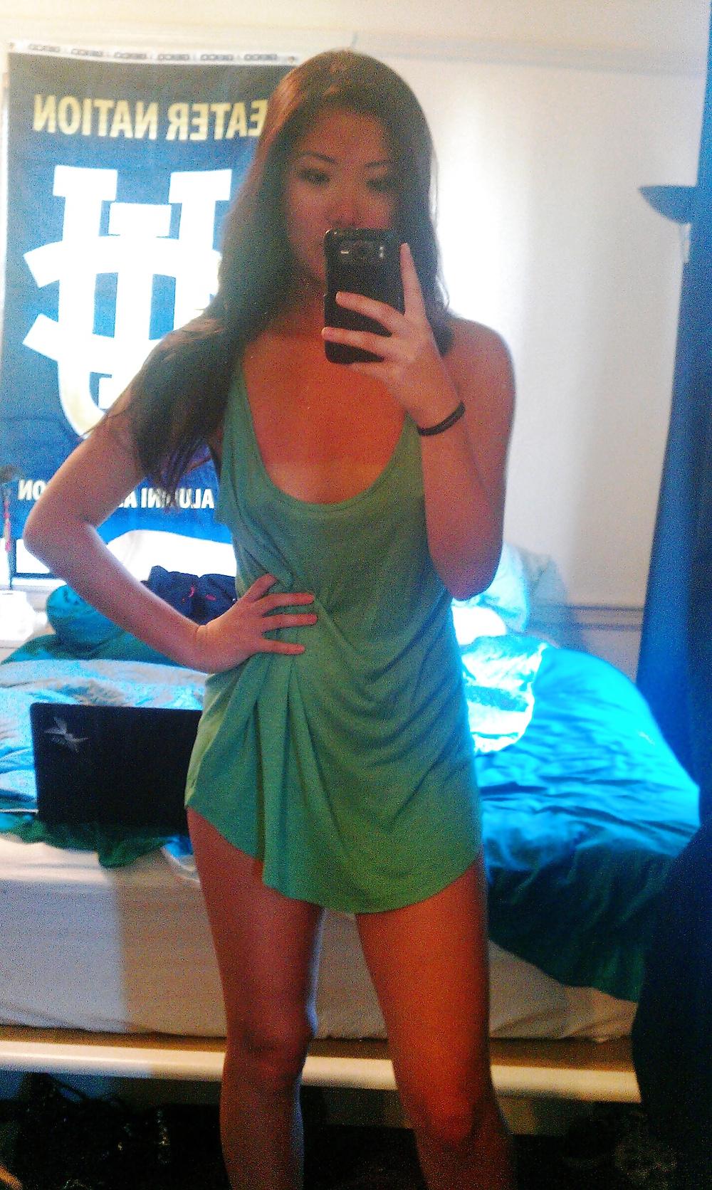 25P Naked dorm room selfies