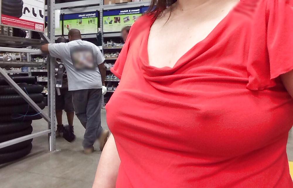 8P No bra Monday 5505