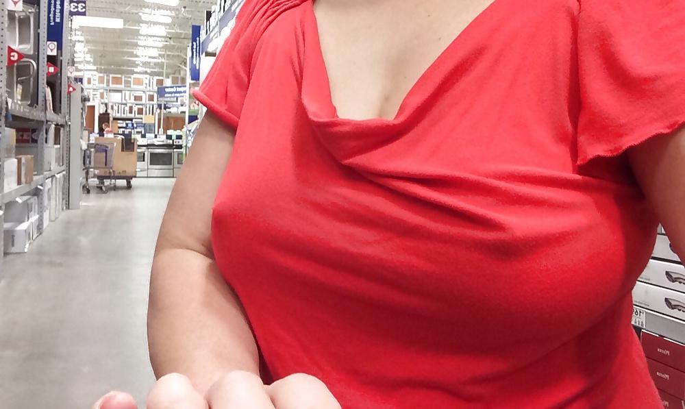 8P No bra Monday 5505