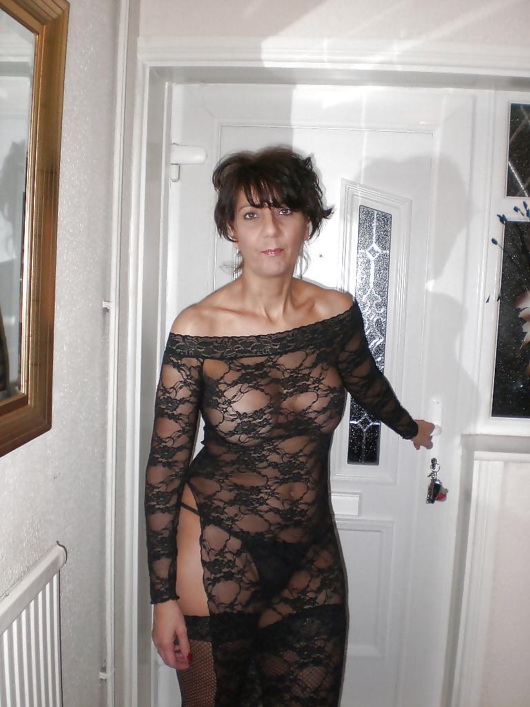 20P She's not wearing a bra
