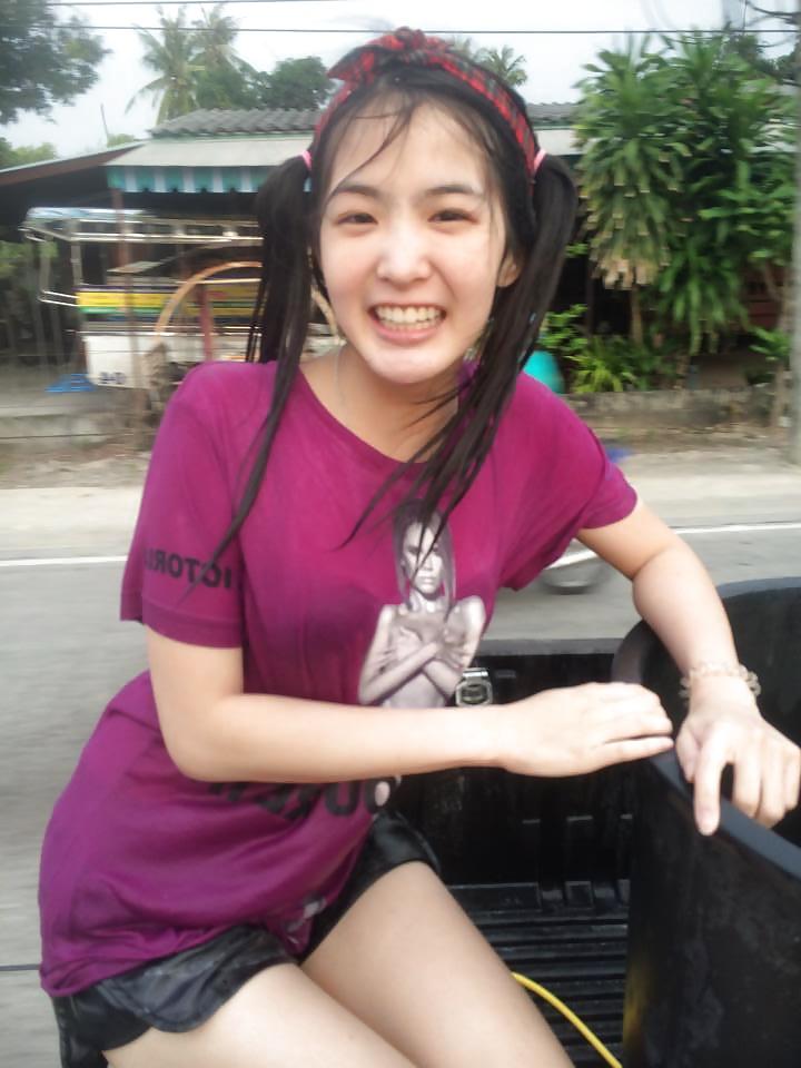 11P Thai girl