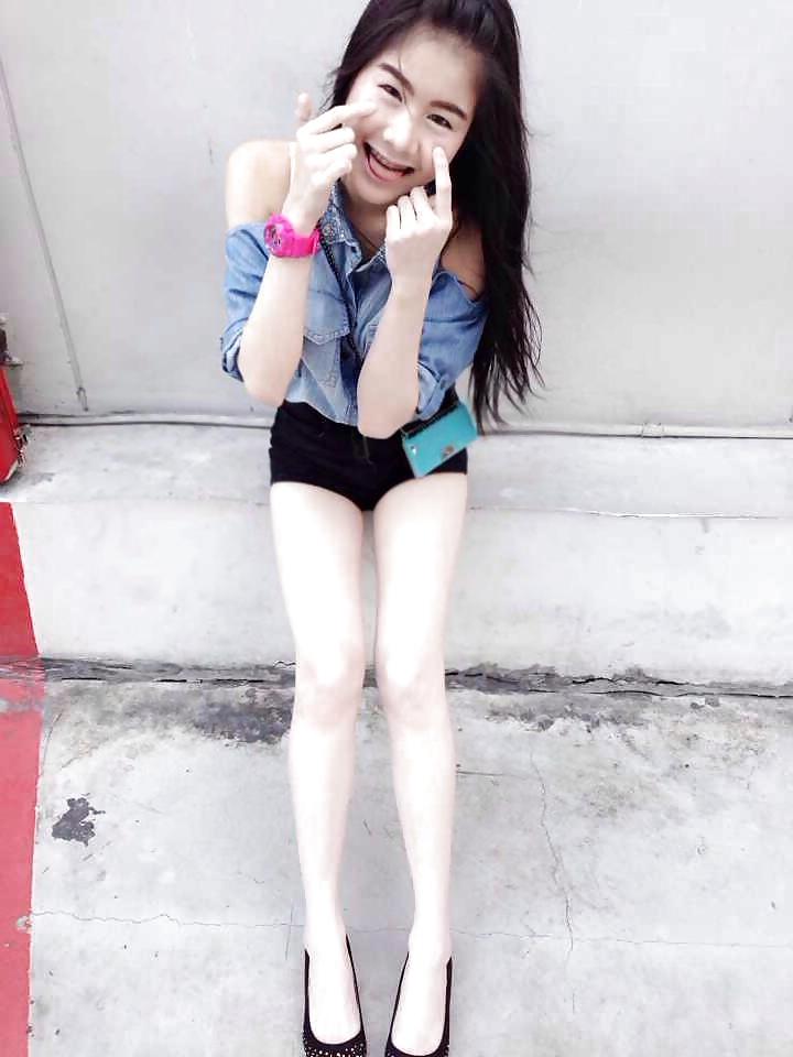11P Thai girl