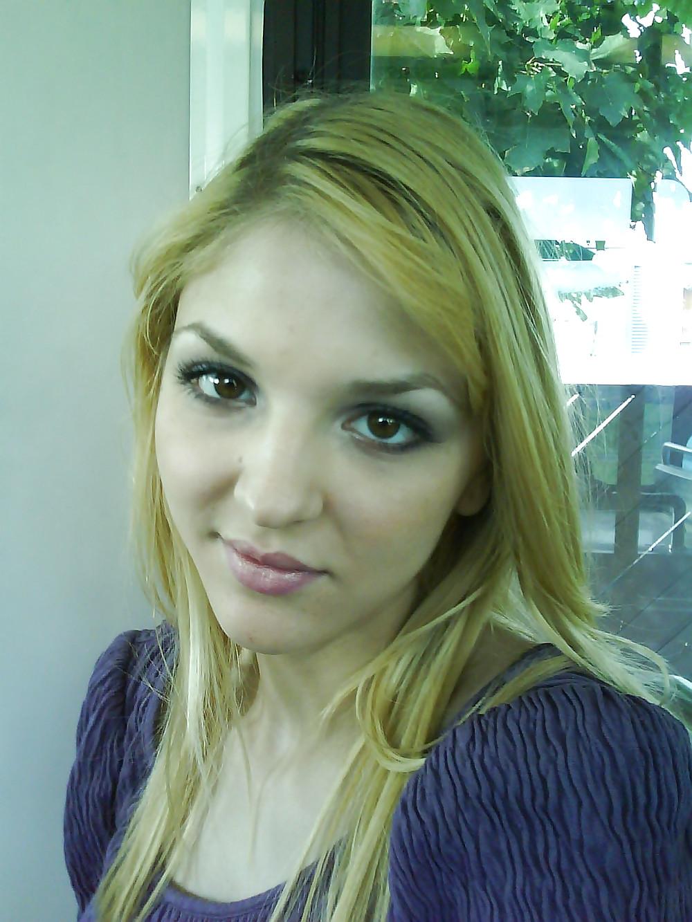 20P Pretty Blonde Girl