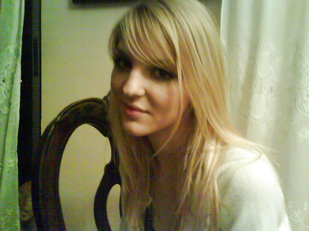 20P Pretty Blonde Girl