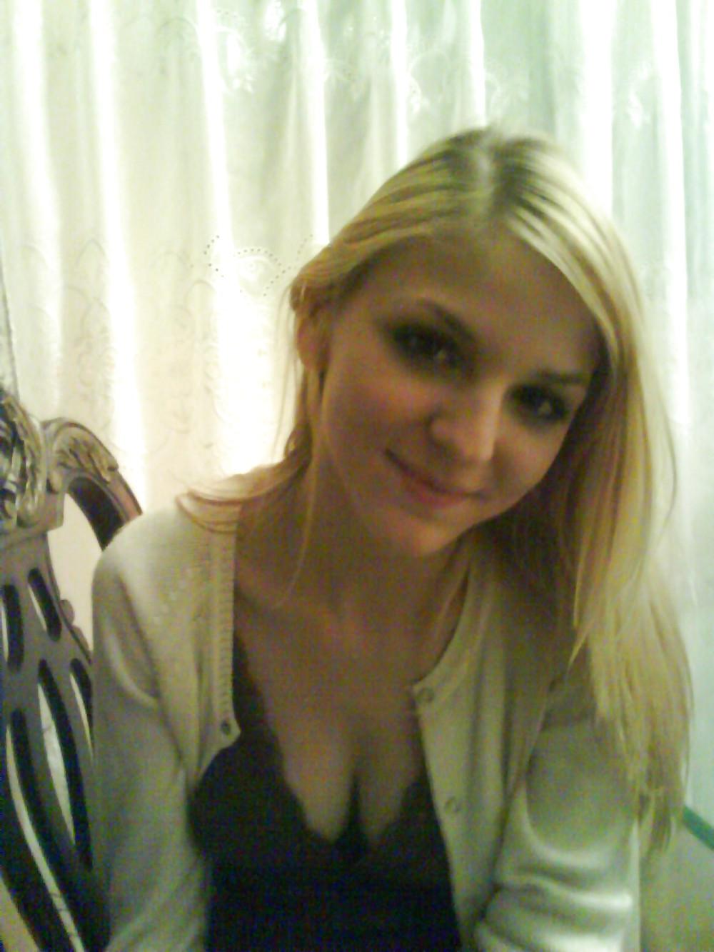 20P Pretty Blonde Girl