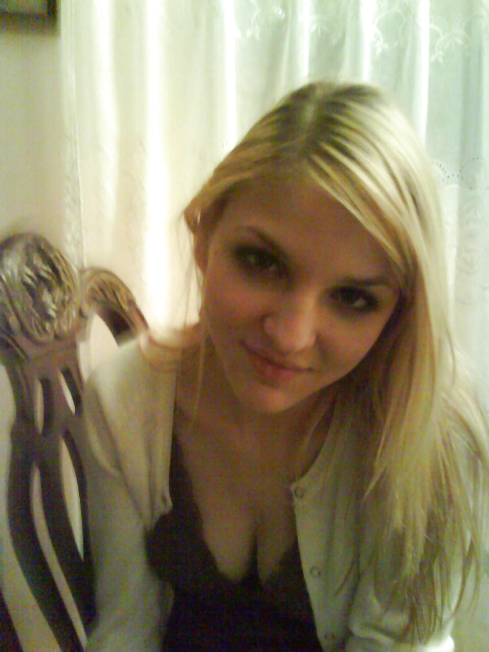 20P Pretty Blonde Girl