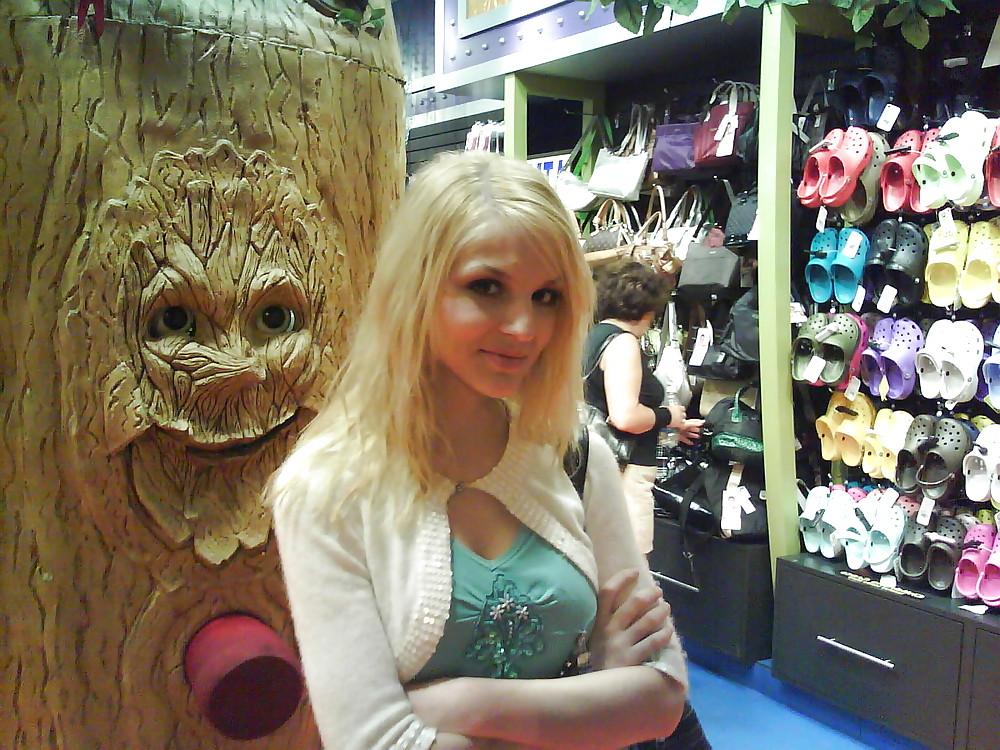 20P Pretty Blonde Girl