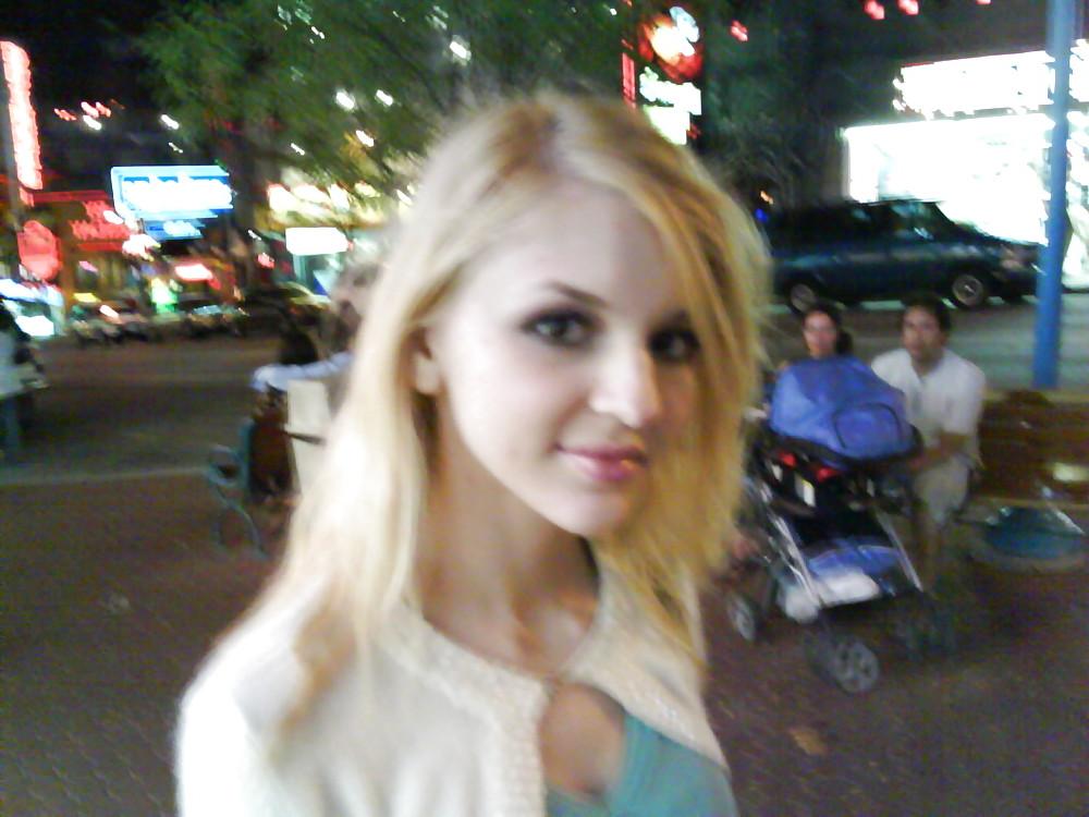 20P Pretty Blonde Girl