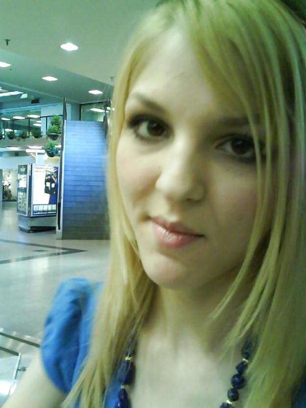 20P Pretty Blonde Girl