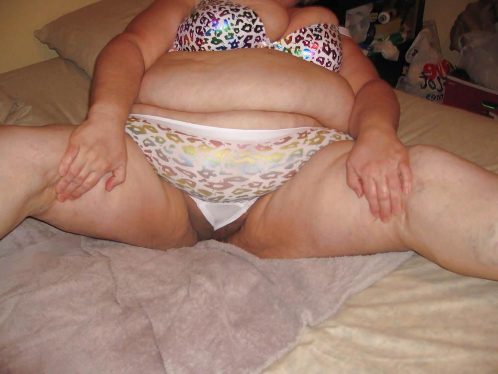 23P More in sexy white bra and panties 