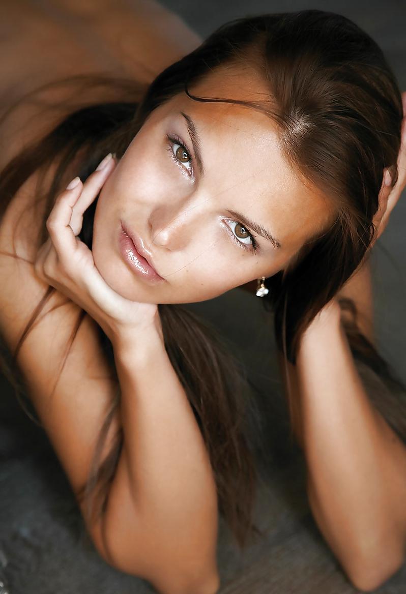25P Hot-Pretty Faces II