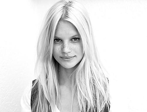 25P Hot-Pretty Faces II