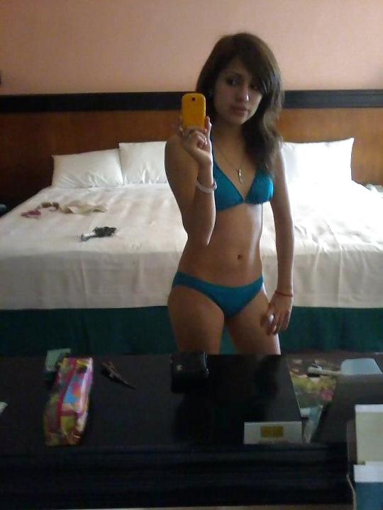 20P Chavitas mexicanas (Mexican teens)