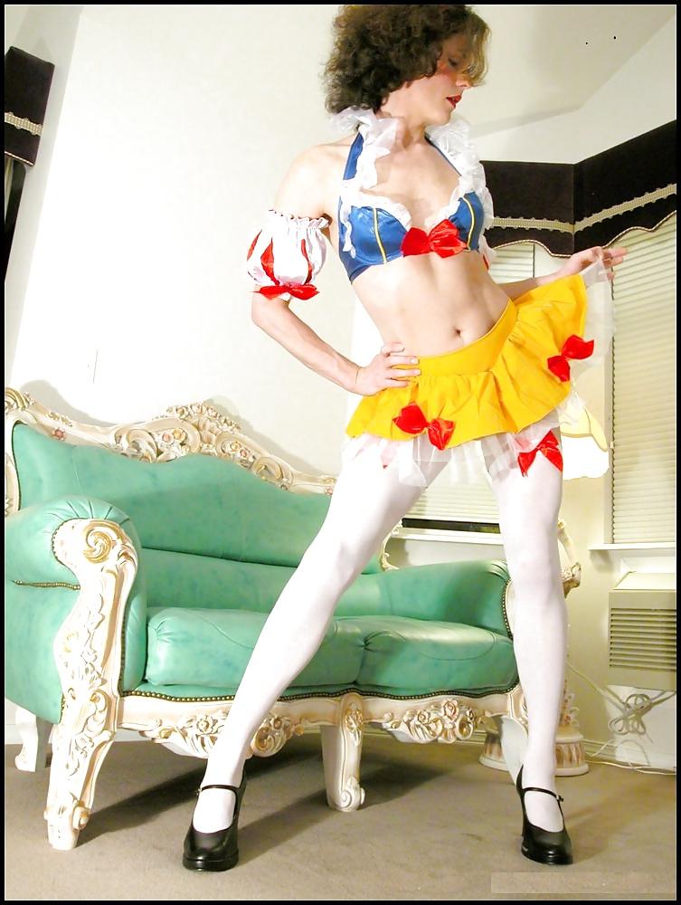 22P Tgirl Princess Snow White