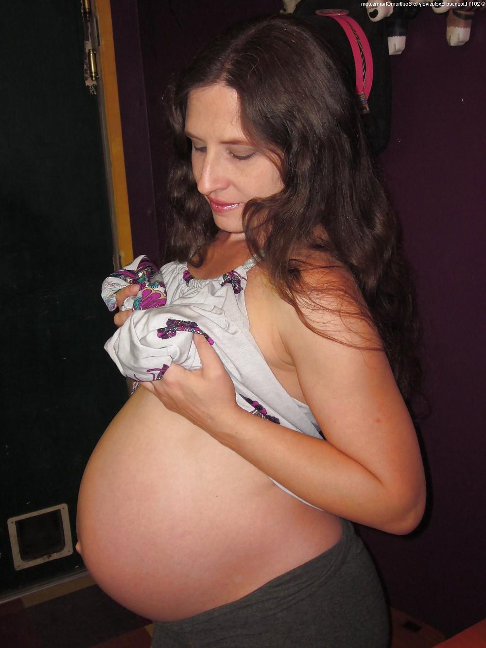 4P Sexy Pregnant Girl