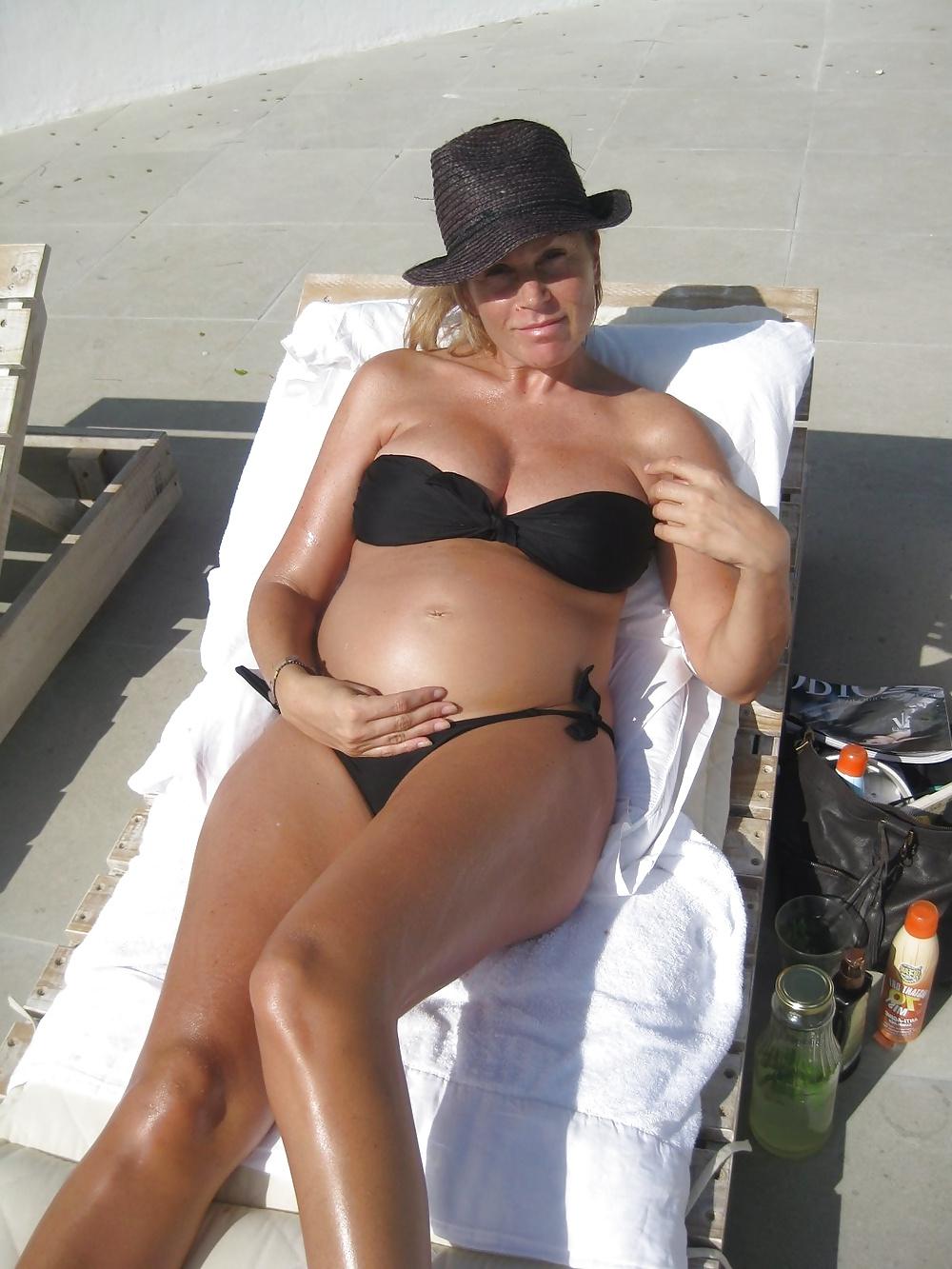 20P Pregnant and bikini 1.