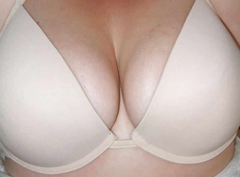17P Woman their sell bra on the net 
