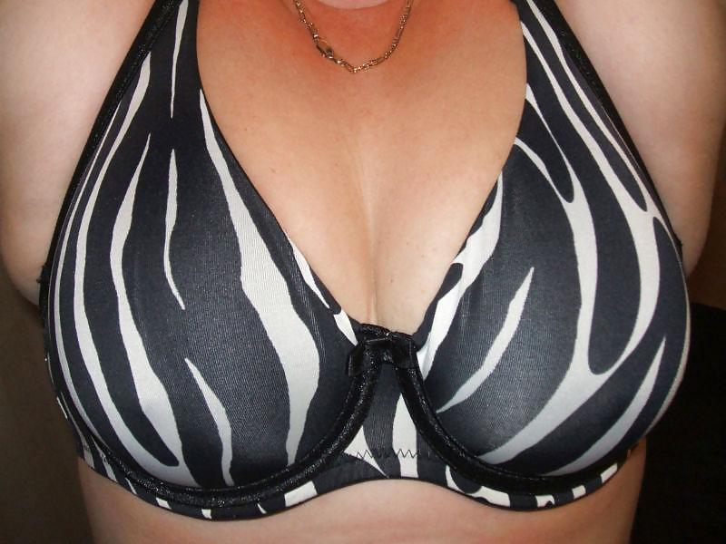 17P Woman their sell bra on the net 