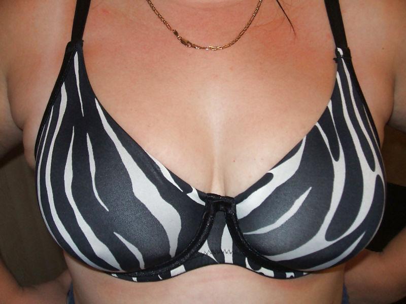 16P Woman their sell bra on the net 