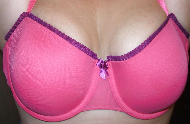 16P Woman their sell bra on the net 