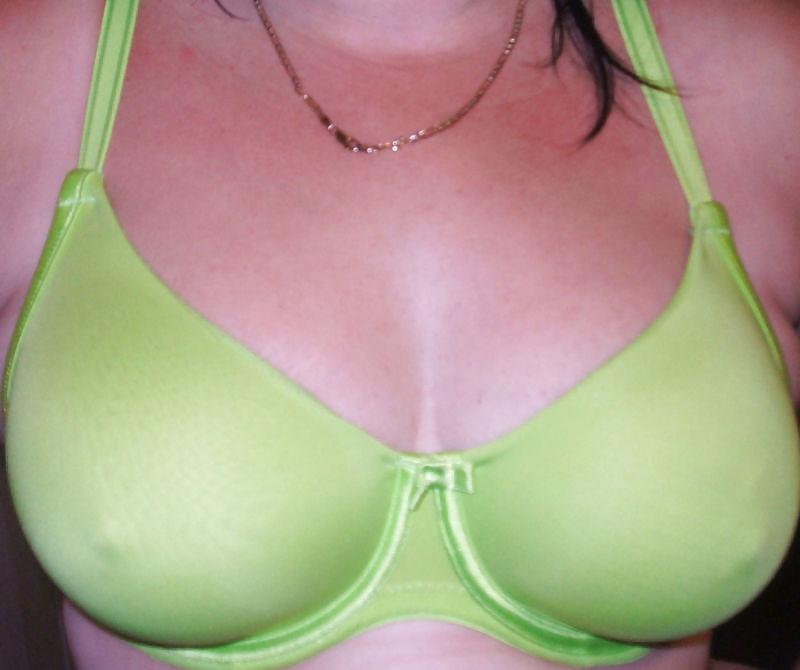 16P Woman their sell bra on the net 