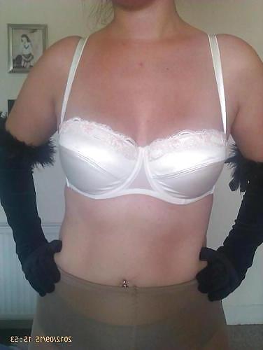 16P Woman their sell bra on the net 