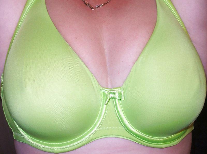16P Woman their sell bra on the net 