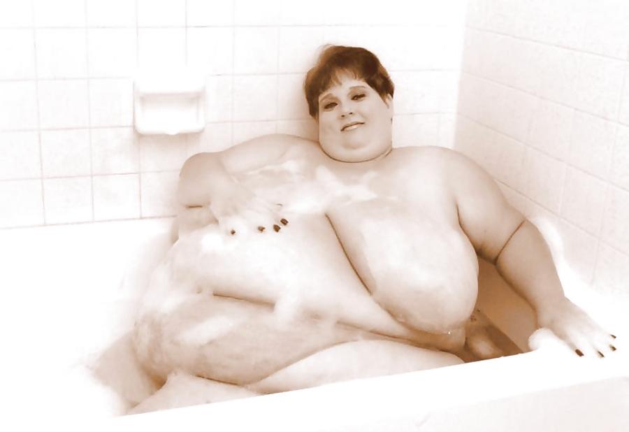 11P Ssbbw = super sized beautiful bath woman
