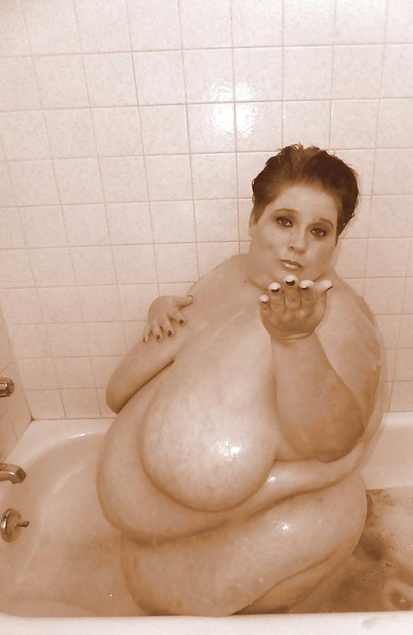 11P Ssbbw = super sized beautiful bath woman