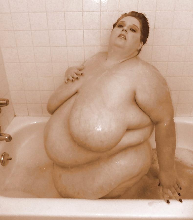 11P Ssbbw = super sized beautiful bath woman