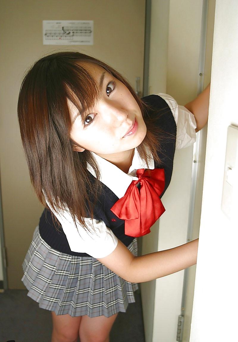 20P Japanese School Girls 04