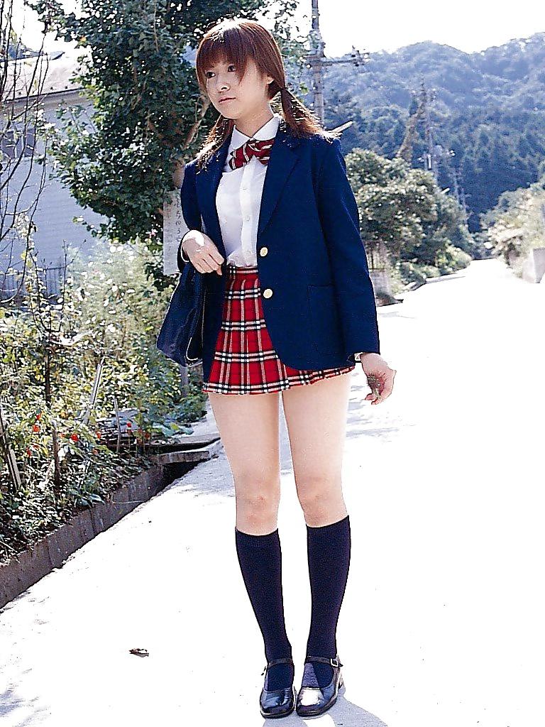 20P Japanese School Girls 04