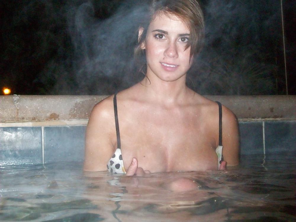 25P Big breast in the Jacuzzi - Llost Camer
