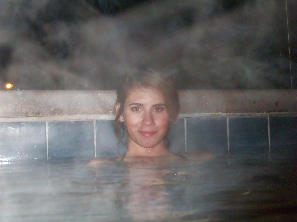 25P Big breast in the Jacuzzi - Llost Camer