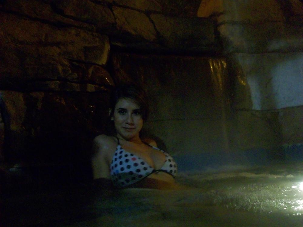 25P Big breast in the Jacuzzi - Llost Camer