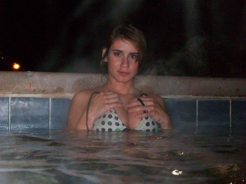25P Big breast in the Jacuzzi - Llost Camer