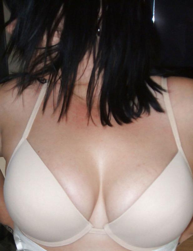 20P Woman their sell bra on the net 