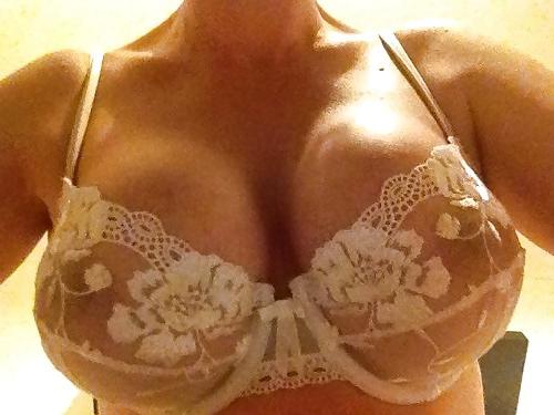 20P Woman their sell bra on the net 