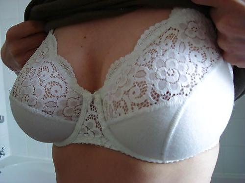 20P Woman their sell bra on the net 