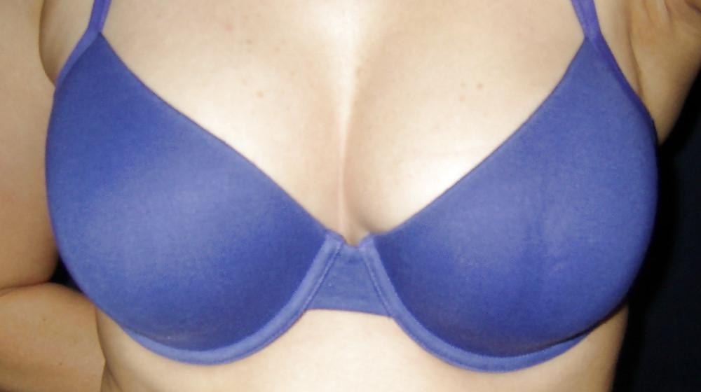 20P Woman their sell bra on the net 