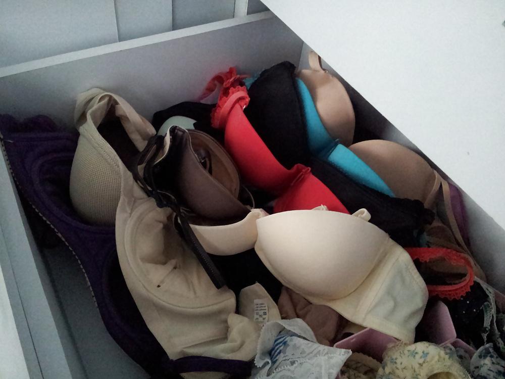 8P Masturbating sister's bra while she take shower