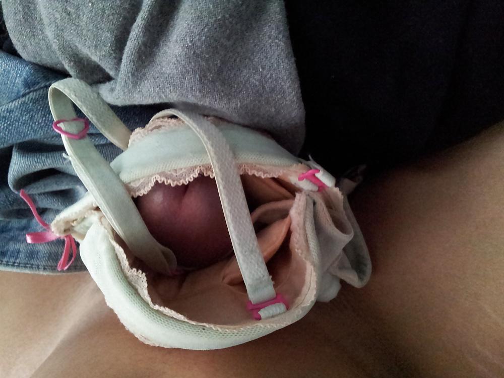8P Masturbating sister's bra while she take shower